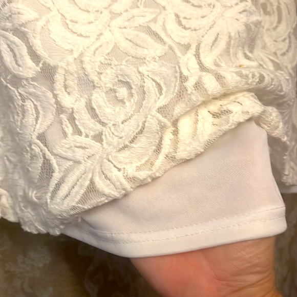 Gorgeous Lace Blouse - Versatile Neckline- Boat Neck or Off Shoulder 💋 MUAH - Picture 6 of 6